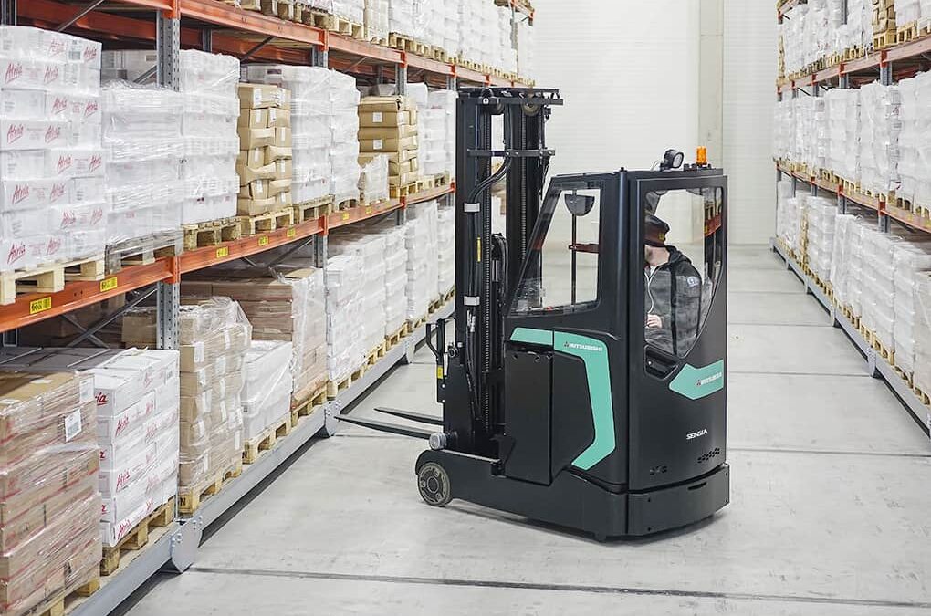 Reach Truck Vs. VNA Truck: How To Choose The Right One For Your Warehouse