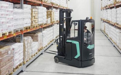 Reach Truck Vs. VNA Truck: How To Choose The Right One For Your Warehouse